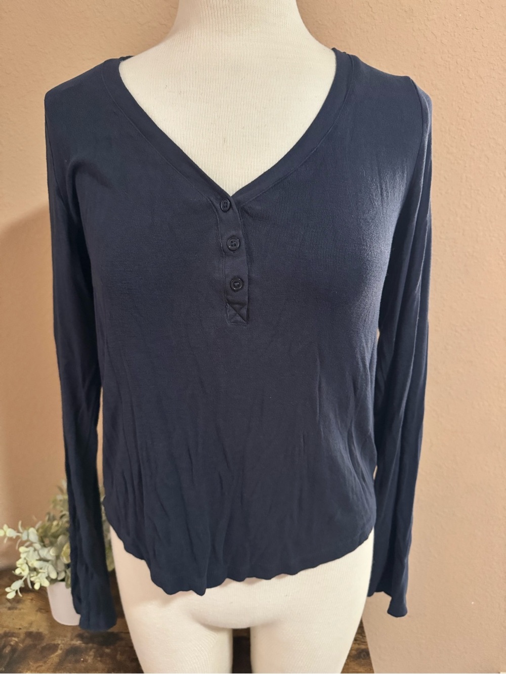 Women's Navy Long-Sleeve V-Neck Henley Top
